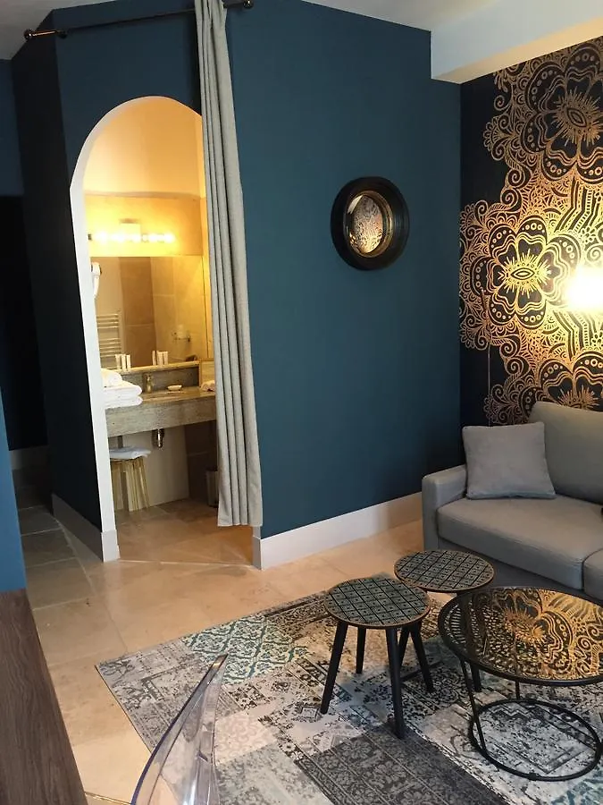 La Margelle Hotel Pernes-les-Fontaines 3*,  France